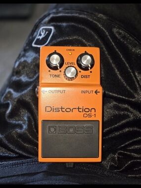 Boss DS-1 Electric Guitar Distortion Effect Pedal